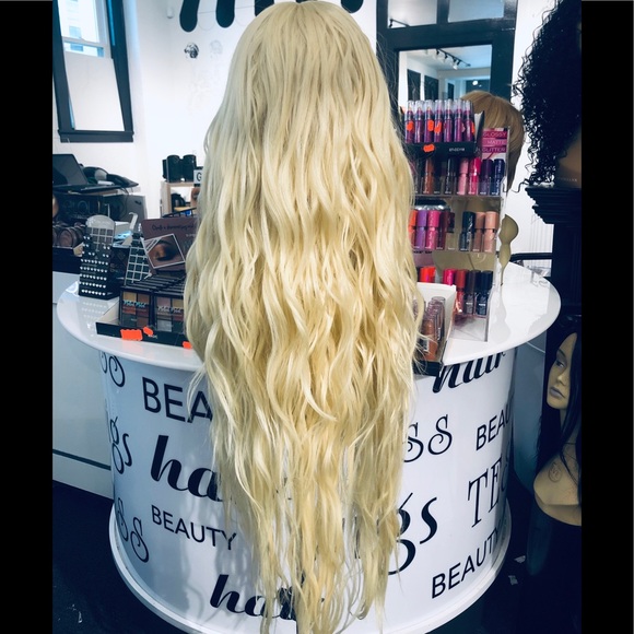 Long blonde New wig Lacefront Wavy 2019 hairstyle - Picture 6 of 8